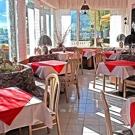 La Piroga Hotel