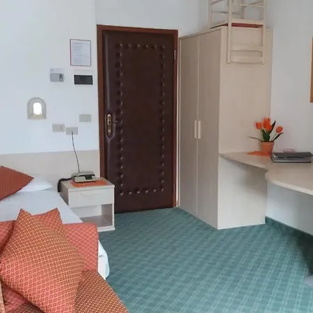 Hotel La Piroga Calceranica al Lago